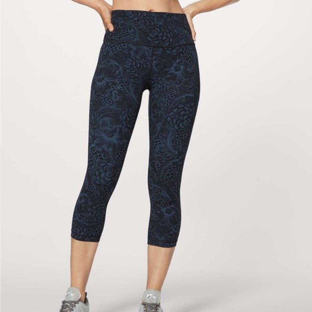 Lululemon Wunder Under Crop Full-On Luxtreme 21; Nouveau Mach Blue Black Size 4
